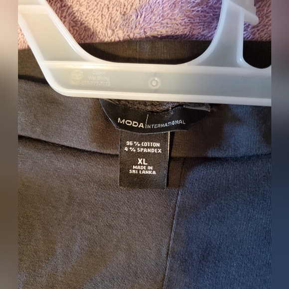 Victoria's Secret Moda XL Dark Gray Capri Leggings Ruched Leg - Picture 3 of 4